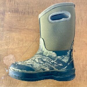 BOGS Kids Classic Mossy Oak Boots, Size US 13 | Waterproof & Insulated